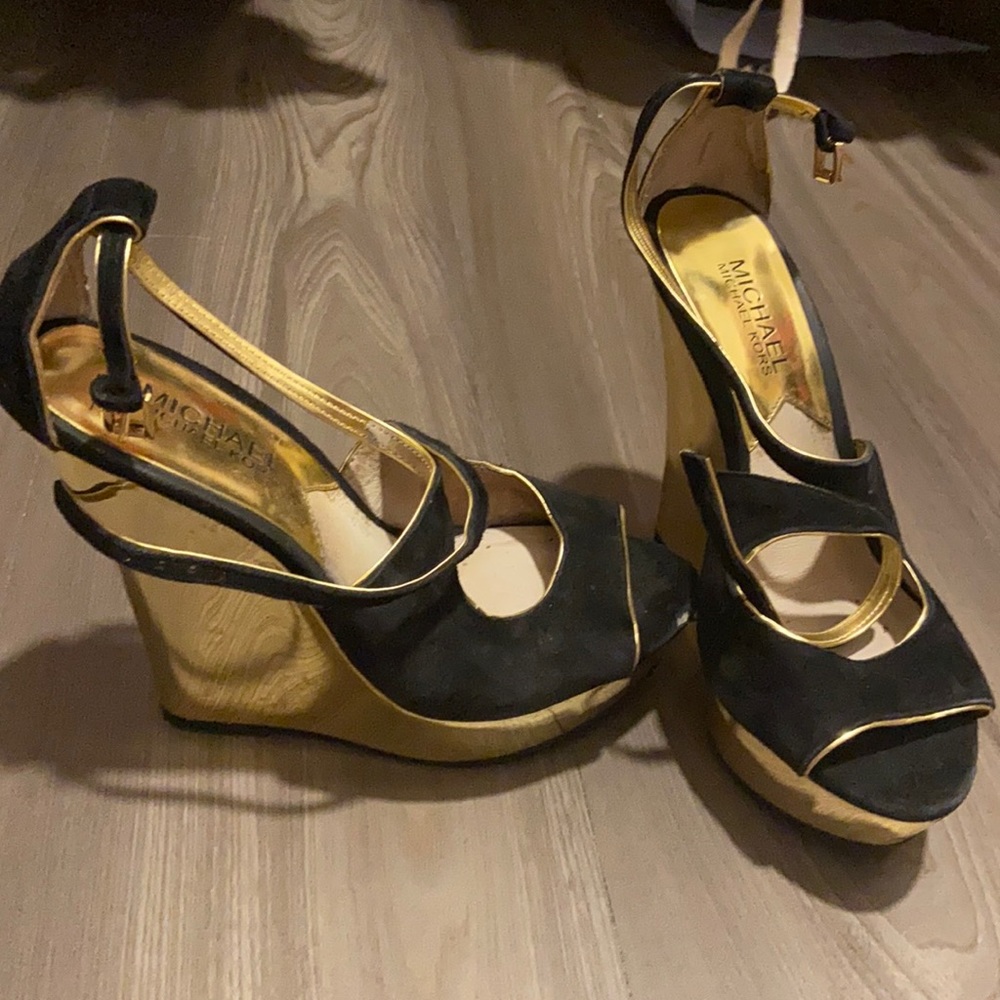 Black and gold wedges